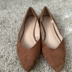 New York & Company stylish flat